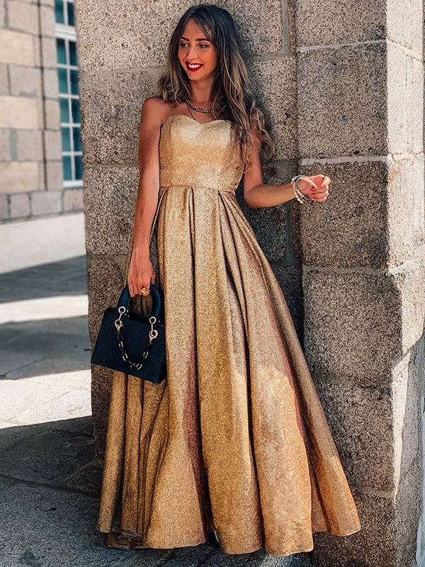 Vestidos de novia con escote corazón, volantes, sin mangas, lentejuelas y cola larga